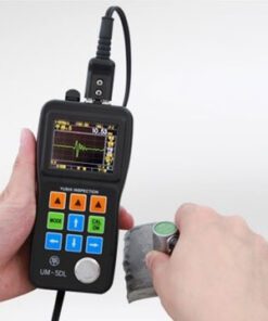 Medidor de espesor ultrasónico um-5 midiendo